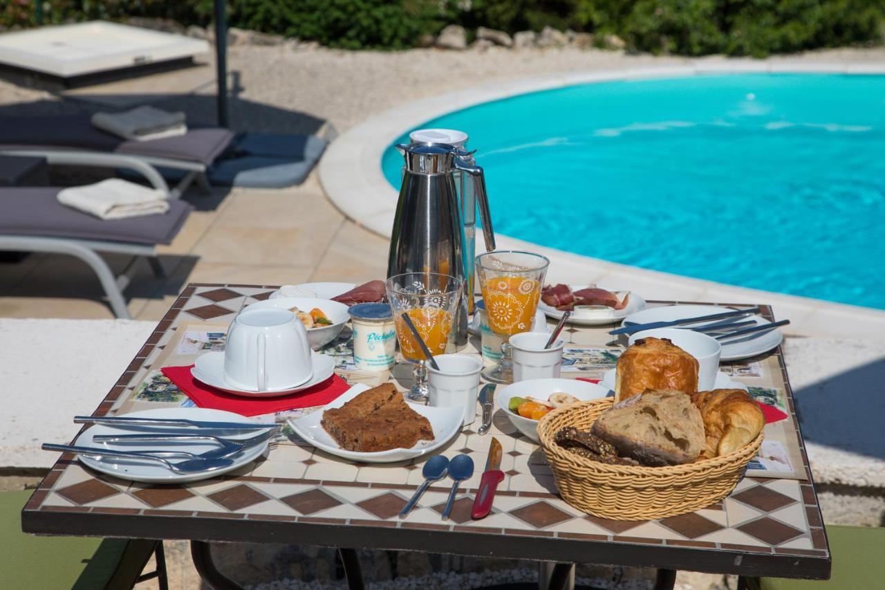 Domaine Des Pierres Blanches - Chambres D'Hotes Carlux Exterior foto